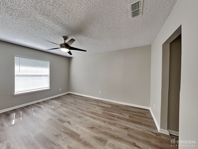Building Photo - 9282 Thunderbolt Dr