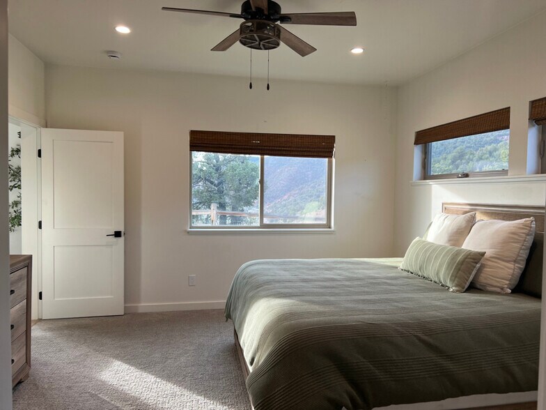 Building Photo - 408 Pinyon Mesa Dr