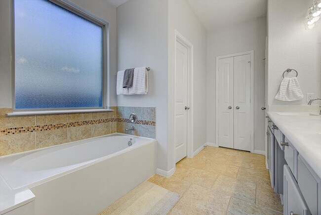 Building Photo - 4203 Bergamo Shores Dr