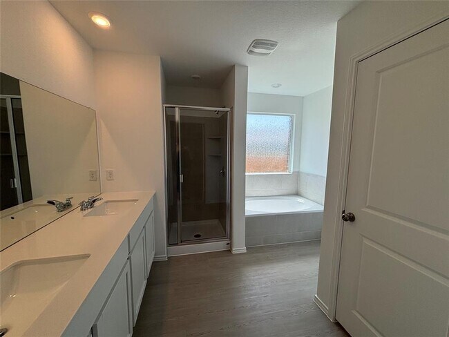 Building Photo - 112 Imola St