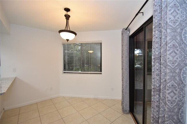 Building Photo - 11 Surrey Ct