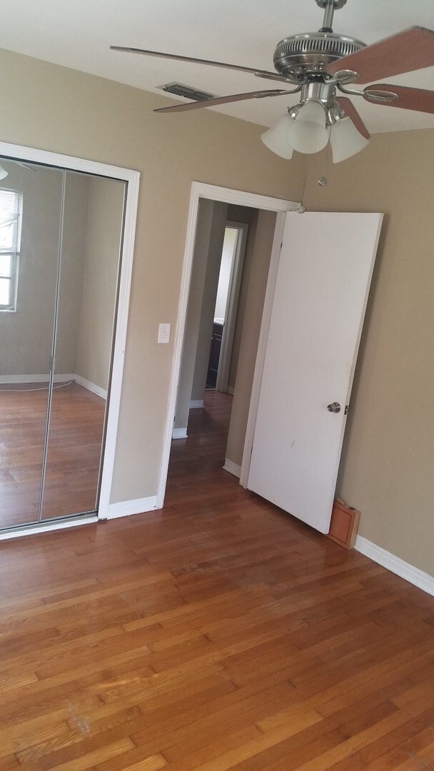 Building Photo - Three Bedroom One Bathroom House