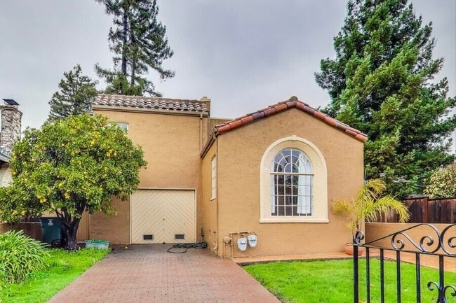 Building Photo - 37 12th Ave