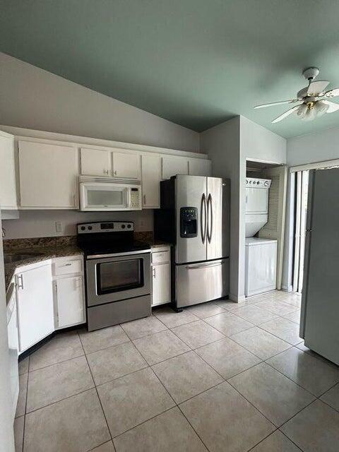 Building Photo - 725 Sunny Pine Way