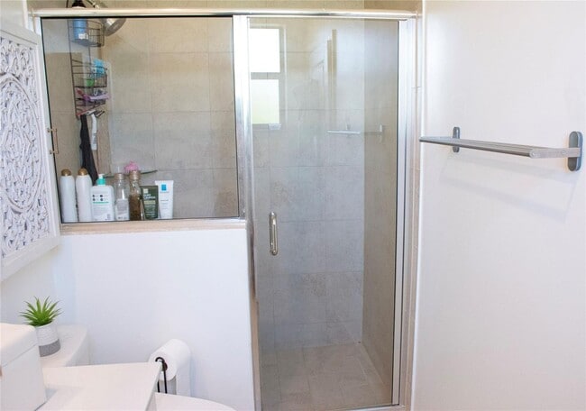 Building Photo - 315 NE 208th Terrace