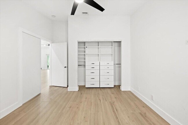 Building Photo - 10352 Mateo Ct