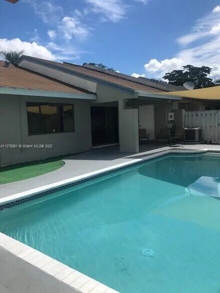 Building Photo - 2972 NW 67th Ct