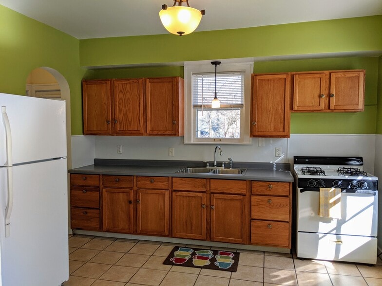 Building Photo - 330 Henry Ave SE