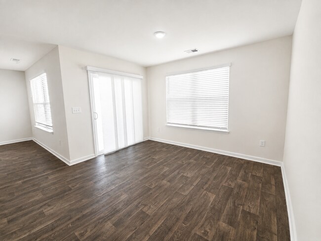 Building Photo - Beautiful 3 Bedroom Home with a Fenced Backyard