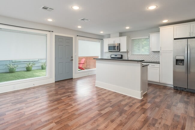 Primary Photo - 2019 Huldy St