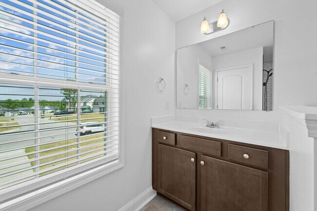 Building Photo - Gorgeous 3 Bed 2.5 Bath Home in Lexington Plantation
