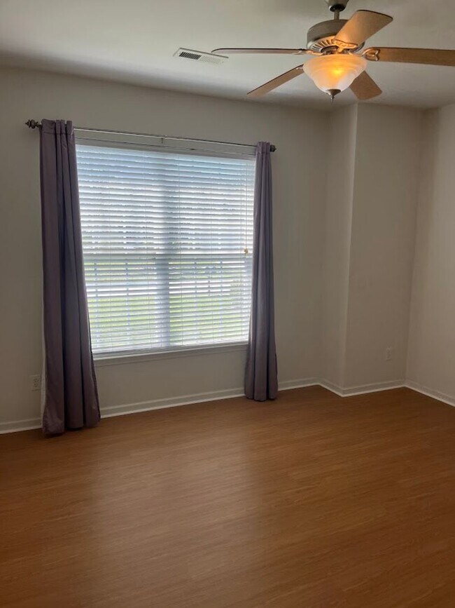 Building Photo - Available now. Great 4BR/3BA Home in Carol...