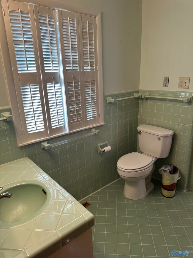 Building Photo - 102 Jones Valley Dr SW