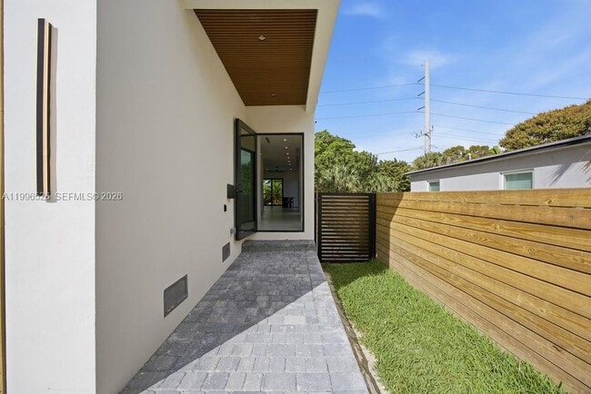 Building Photo - 1337 NE 13th Ave