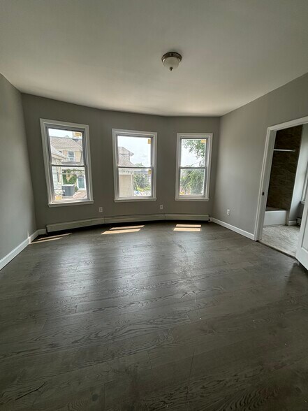 Unit 2 - 905 S 16th St