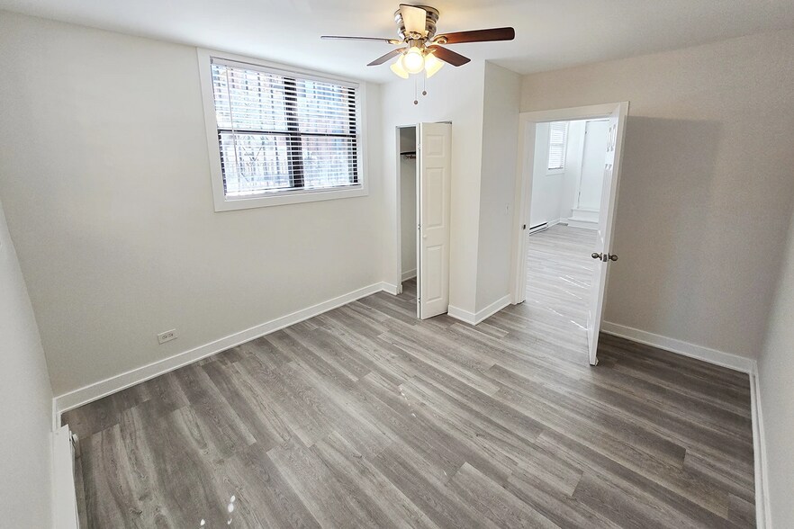 Building Photo - 730 W Roscoe St