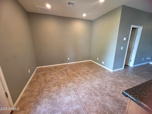 Building Photo - 9 S 195th Ln