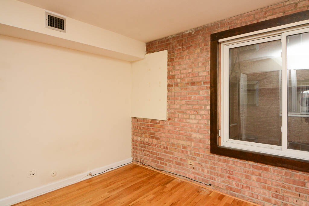 Building Photo - 1225 N LaSalle St