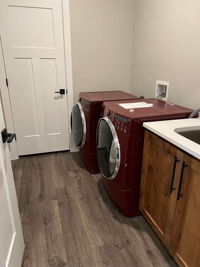 Building Photo - Available Now In Cross Hollow Hills