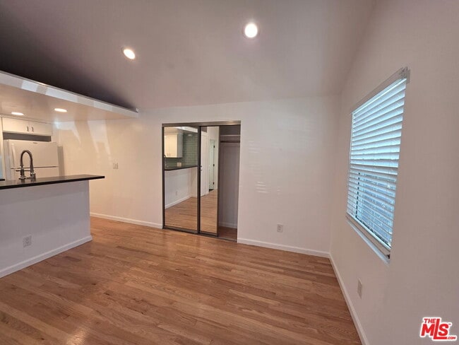 Building Photo - 311 N Venice Blvd