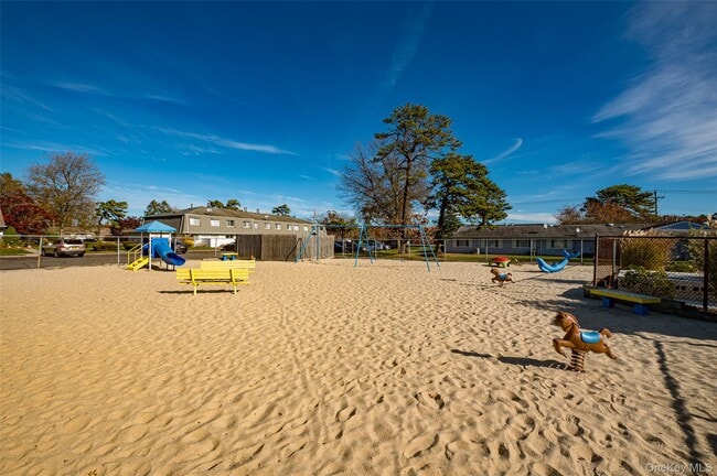 Building Photo - 213 Storm Dr