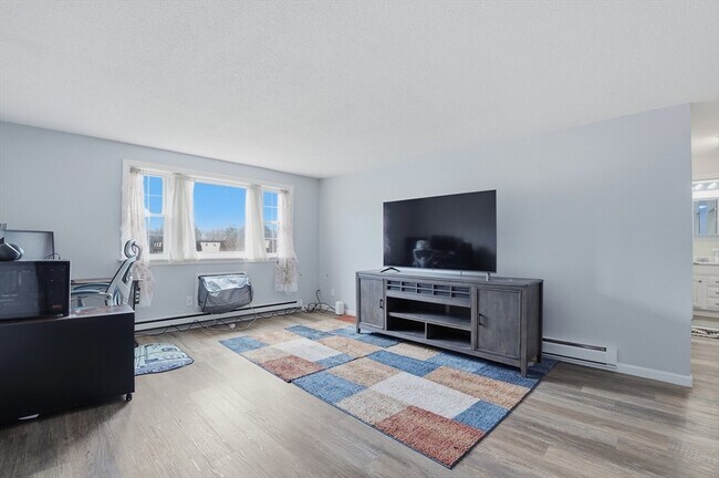 Building Photo - 180 Main St