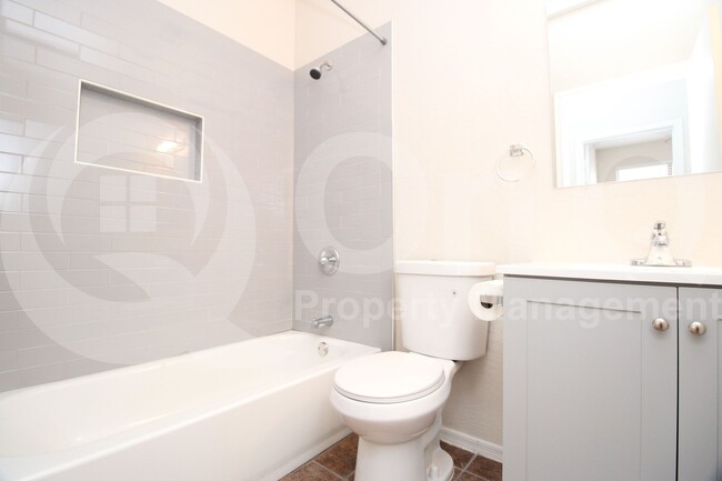 Building Photo - 4005 N 126th Ave