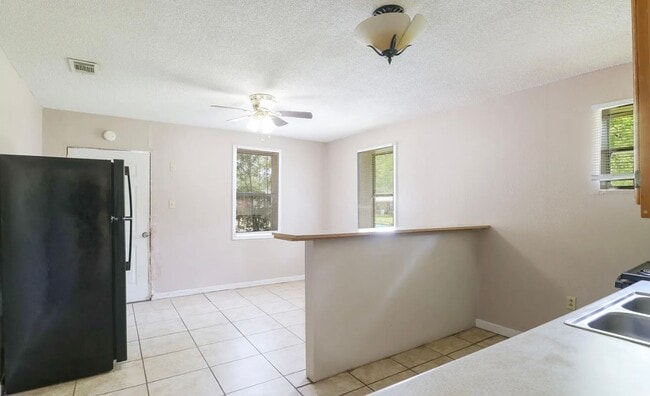 Building Photo - 5012 Merdian Street Unit A