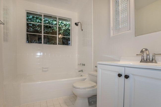 Building Photo - 437 N Swarthmore Ave