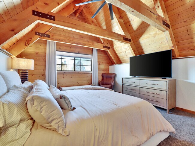 Building Photo - 656 Aspen Dr