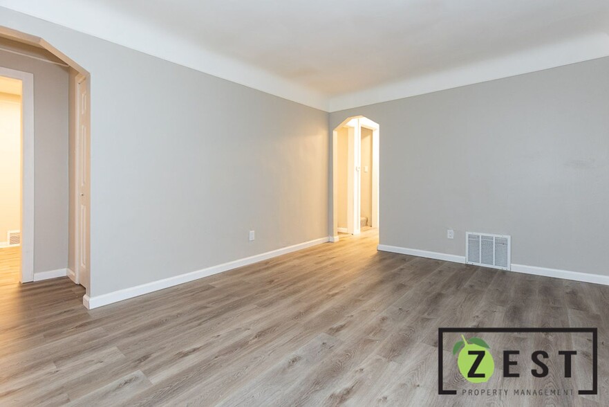 Building Photo - Fully Updated Bungalow near Henry Ford Hig...