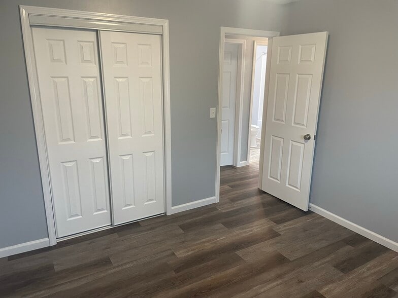 Building Photo - 1812 Briarwood Dr