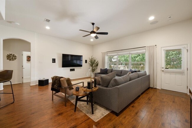 Building Photo - 2405 Tumbling River Dr