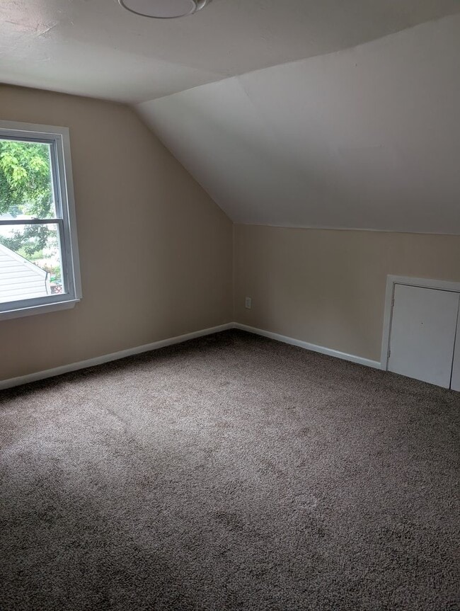 Building Photo - Charming 4 beds 1 bath in Euclid!