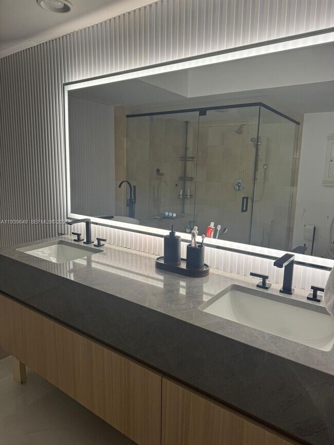 Building Photo - 1830 S Ocean Dr