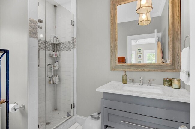 Building Photo - 315 Ashley Ave