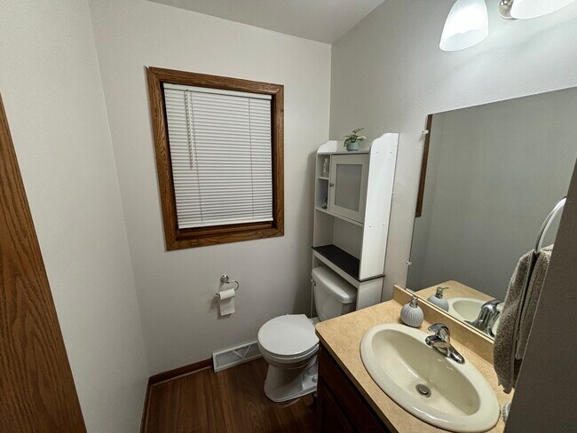 Building Photo - 4052 S Brust Ave