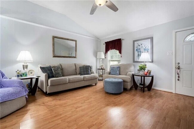 Building Photo - 2511 Club House Rd