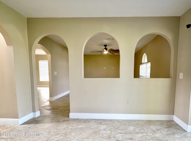 Building Photo - 1718 Sawgrass Dr SW