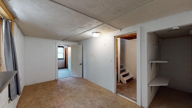 Building Photo - Great Location - Available August 1st