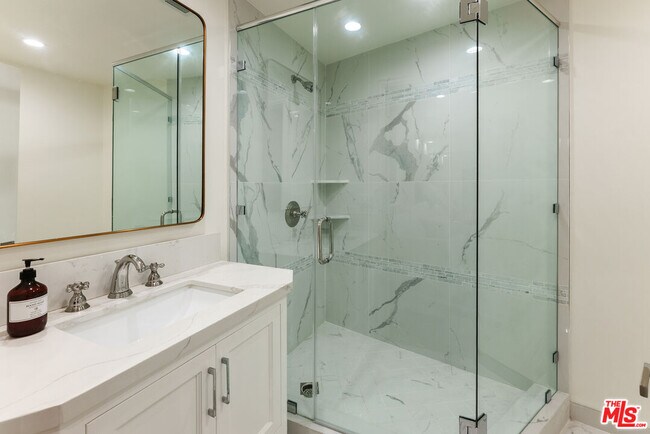 Building Photo - 363 S Saltair Ave