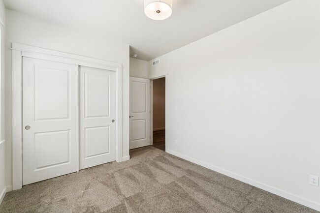 Building Photo - 10646 W Thimbleberry Ct