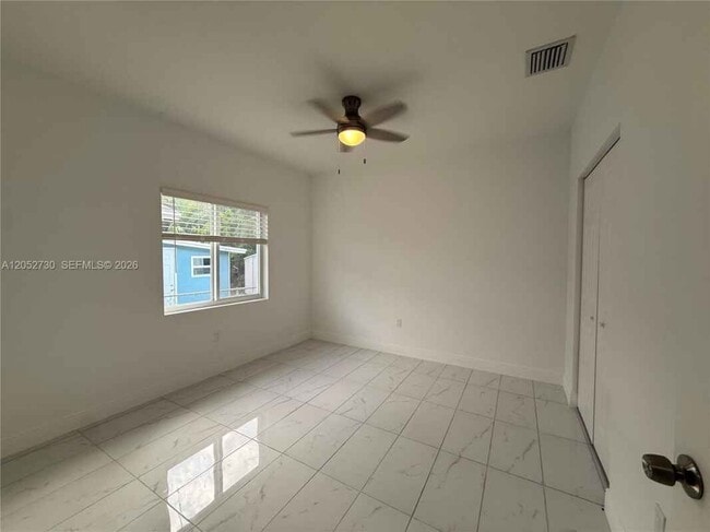 Building Photo - 3027 NW 23rd Ave