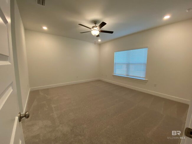Building Photo - 510 Hardwood Ave