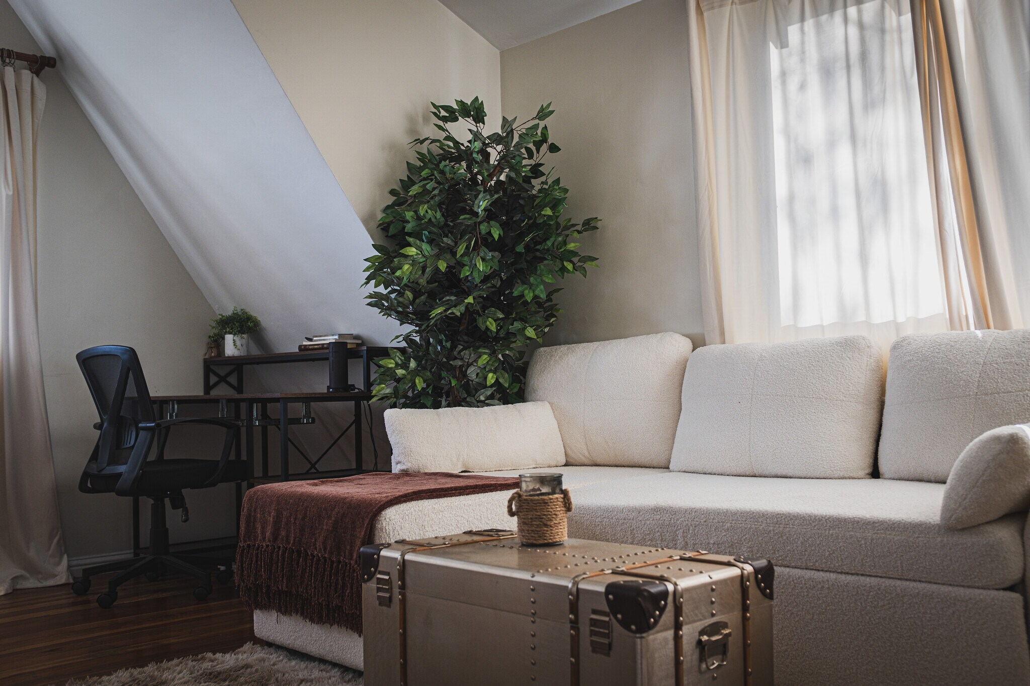 Building Photo - 2050 Cyprean Dr