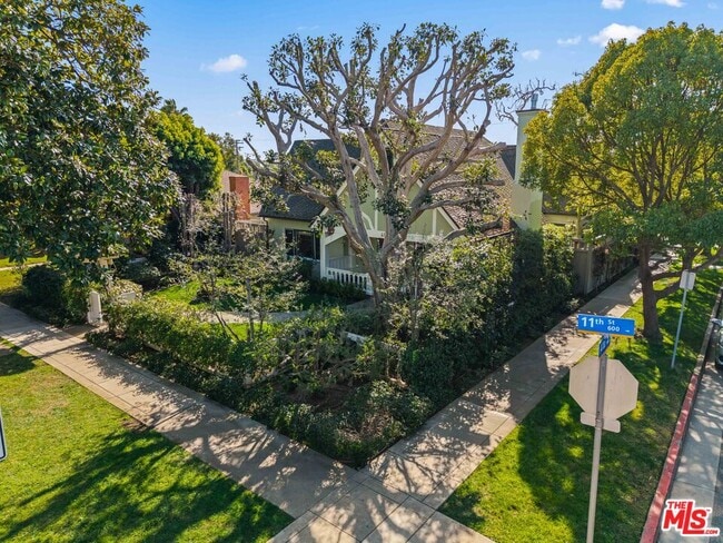 Building Photo - 602 11th St