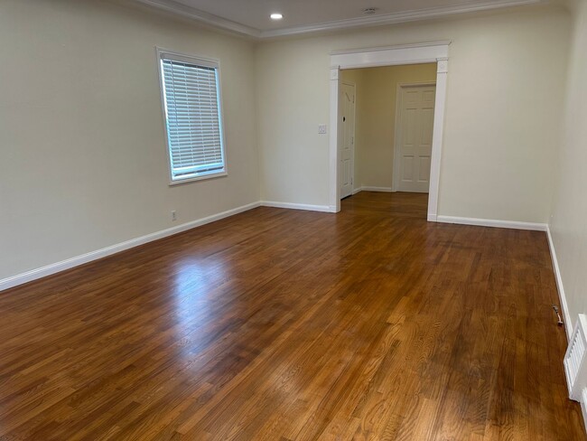Building Photo - EPIC REA - Great Corner Lakeside Home - 3 ...