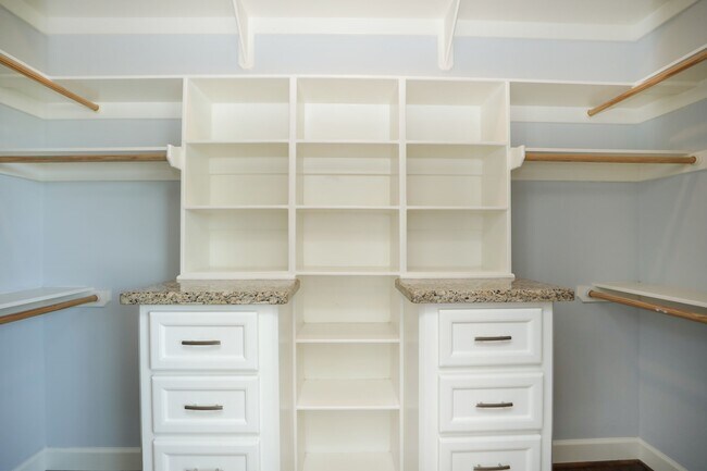 Building Photo - 2802 Morrison St