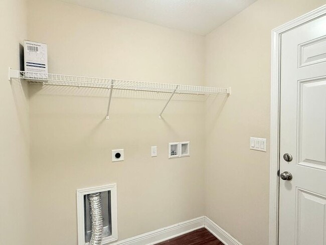 Building Photo - 5227 English Oak Dr