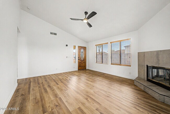Building Photo - 921 S Val Vista Dr